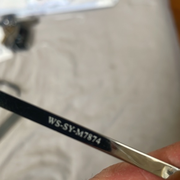 Sunglasses used - Picture 6 of 7